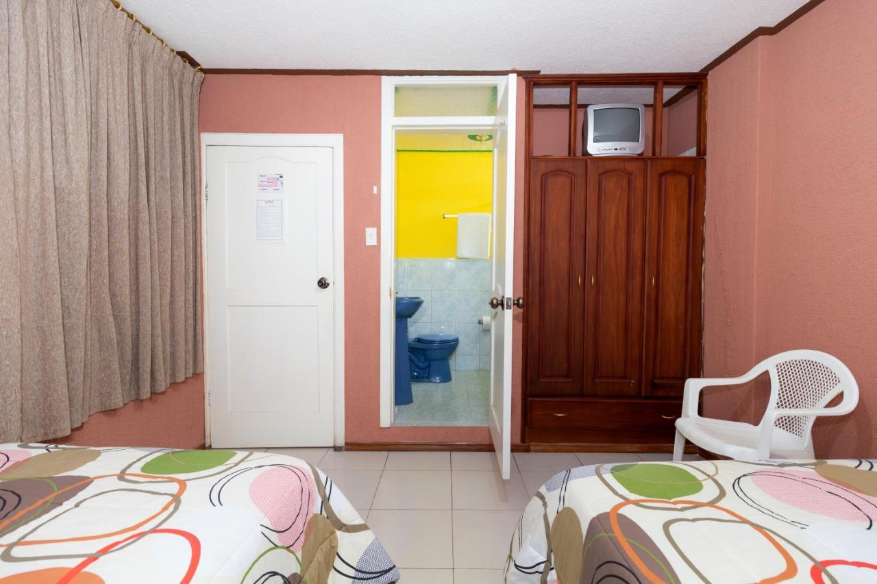 Hostal Rossy بانيوس المظهر الخارجي الصورة
